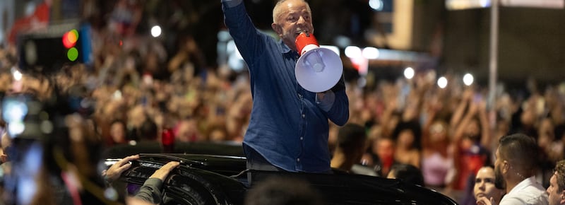 Lula rieletto in Brasile. Furia Bolsonaro: “Chiederò l’annullamento”. Affondo di Trump: “I comunisti non cedono il potere”