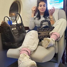 Georgina Rodriguez stende i panni e mette in mostra il lato B: follower in delirio 9