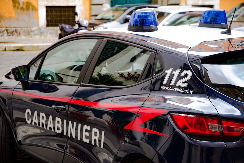 Accoltella la sorella 18enne, poi cade dalla finestra: morto un 26enne a Genova