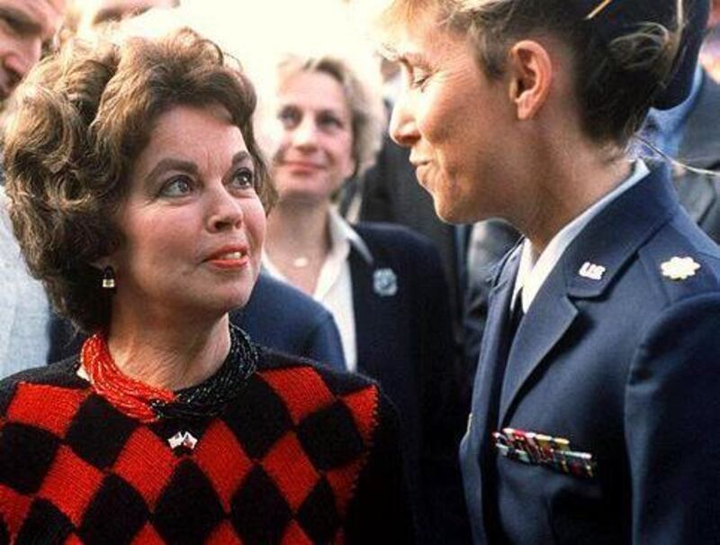 Shirley Temple in un viaggio diplomatico