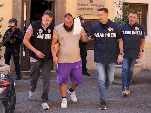 Vertice in pizzeria prima del blitz. “I bombaroli restano in carcere”