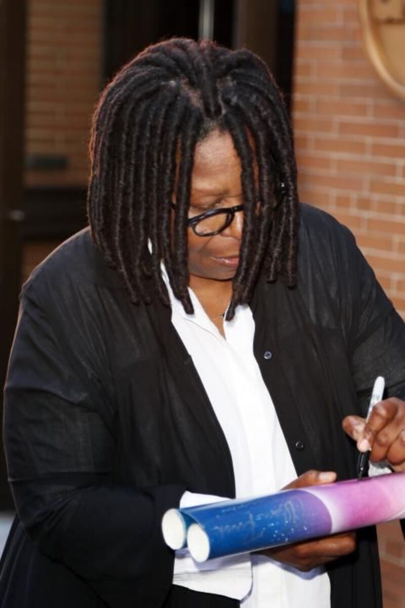 Marijuana per combattere i dolori mestruali, l'idea di Whoopi Goldberg: foto 10