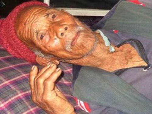 Miracolo tra le macerie: vivo un uomo di 105 anni