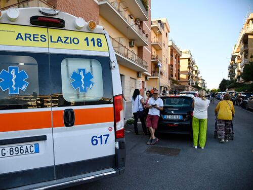 Investita e a terra 2 ore in attesa dell'ambulanza: l'odissea in diretta tv