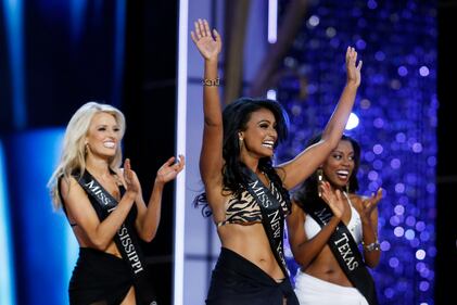 Nina, la prima Miss USA indiana 8