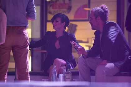 Dolcenera sexy in minigonna sulla Versilia notturna 17