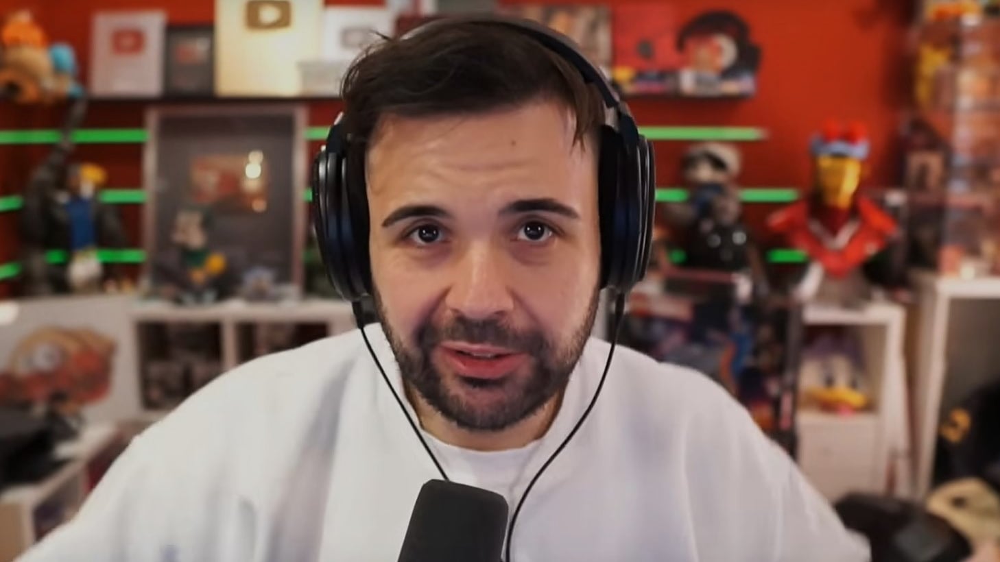 Lo youtuber Cicciogamer89 derubato di un mazzo di carte da 1200 euro: cosa è successo