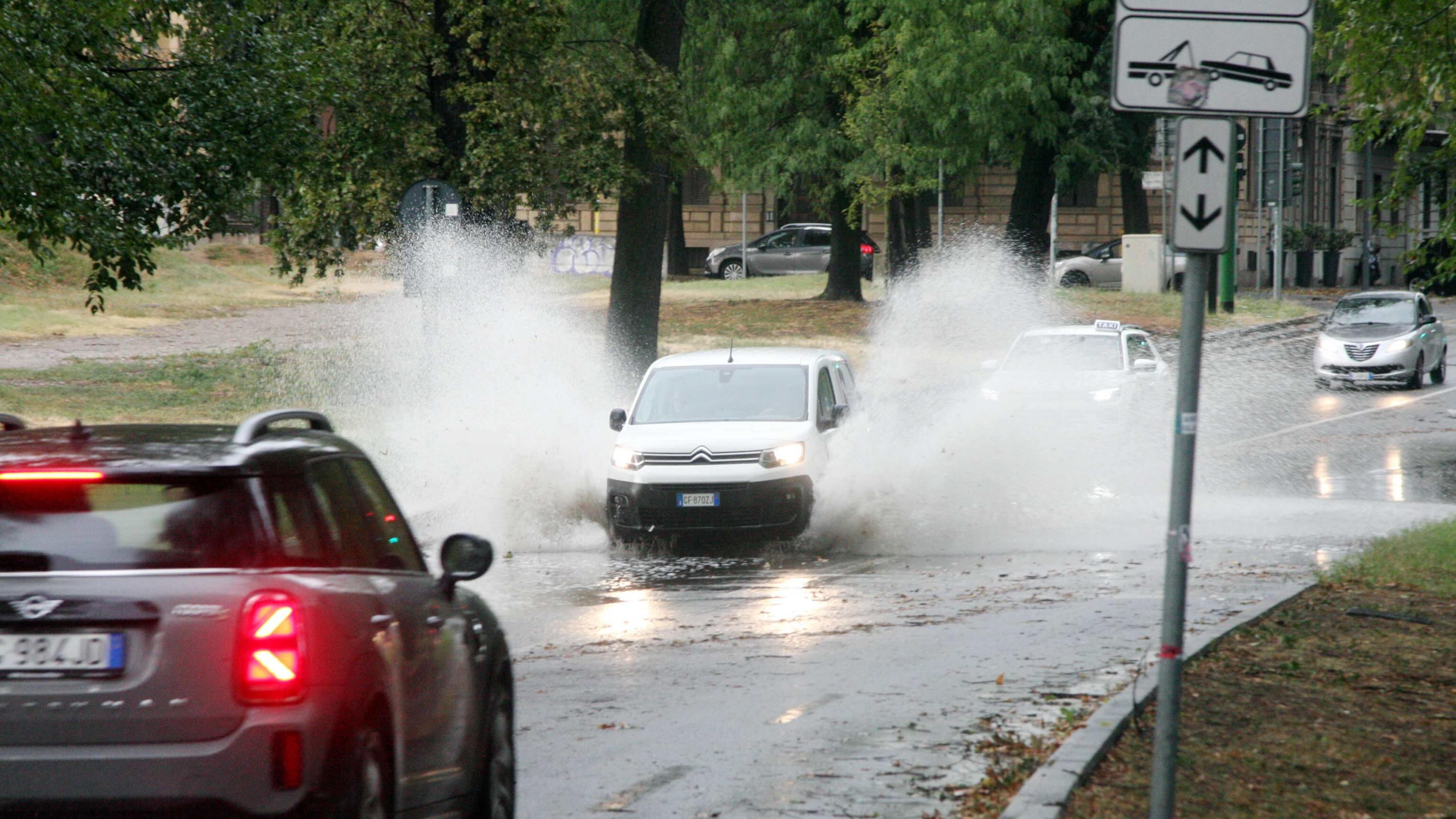 Meteo, week-end d’autunno con piogge, temporali e crollo termico
