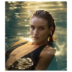 Rosie Huntington-Whiteley: nuda su Instagram per Violet Grey 9