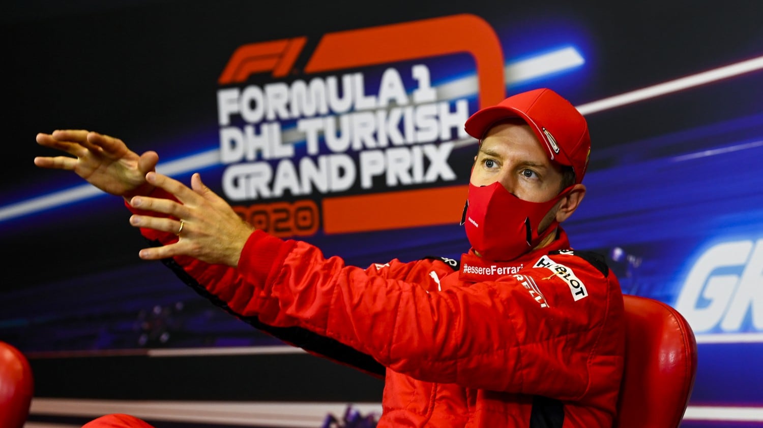 Vettel, lezione di guida e stile a Leclerc