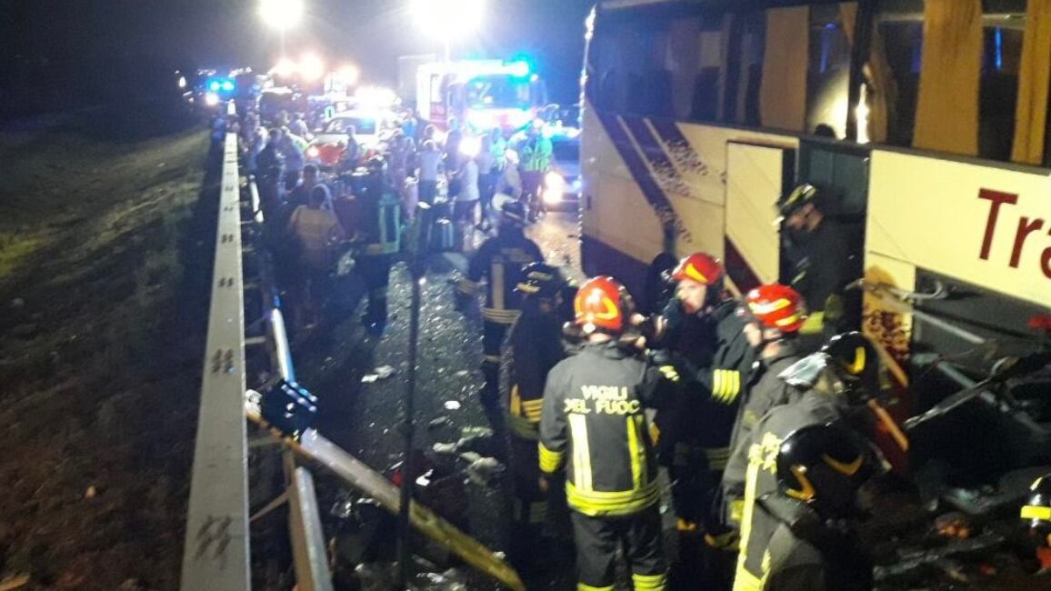 Incidente sulla A4, violento scontro tra pullman e tir