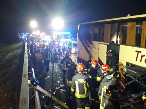 Incidente sulla A4, violento scontro tra pullman e tir