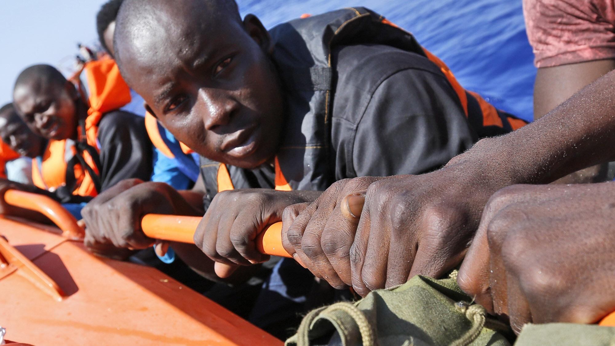Gli italiani vivono nel terrore: "Il reato di clandestinità resti"