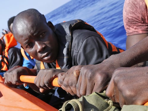 Migranti, la Commissione Ue: "Adesso modificare Schengen"