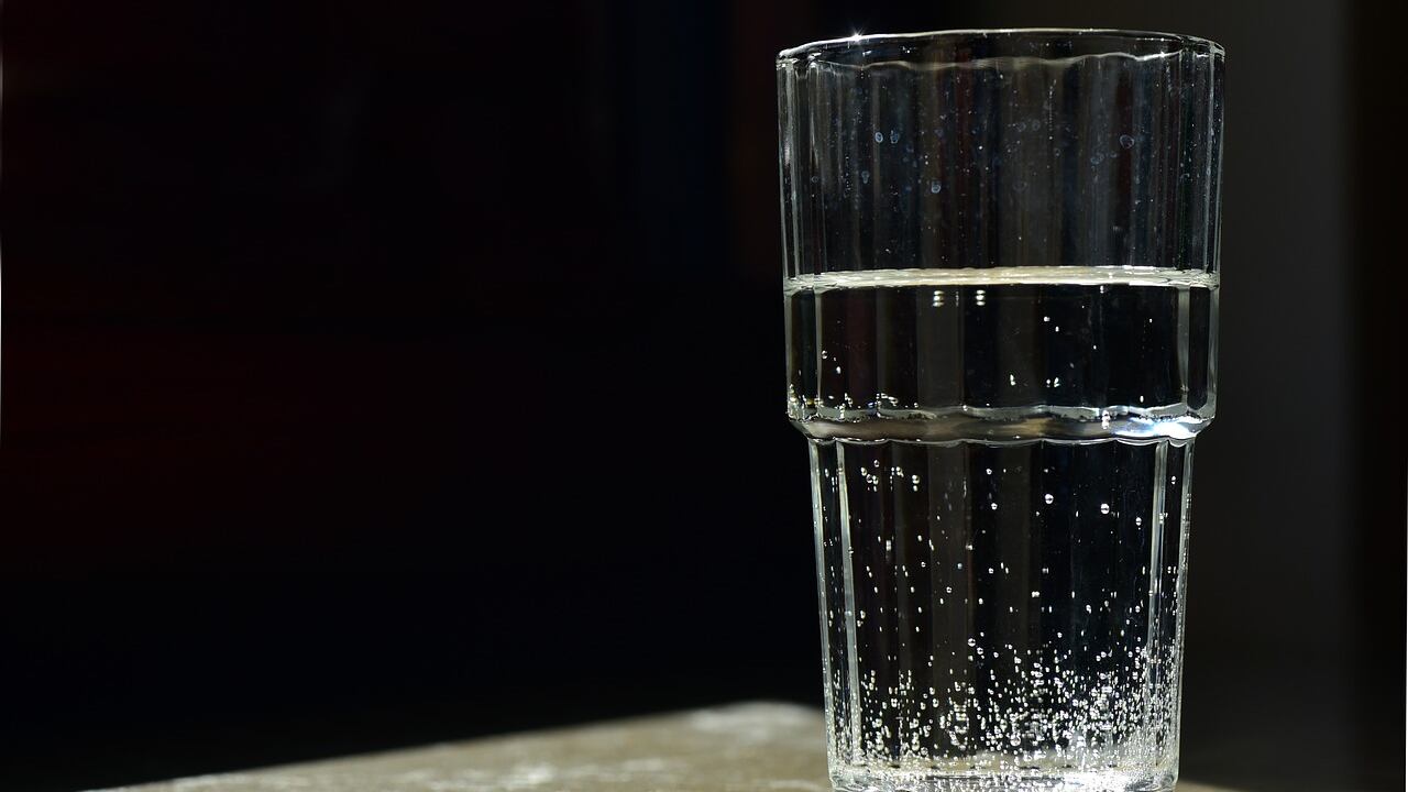 Acqua, proprietà e benefici per i senior