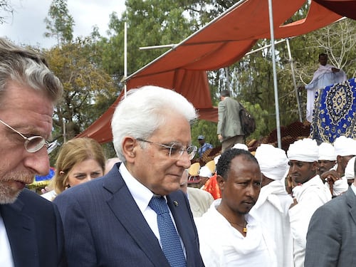 Mattarella nei campi profughi: "Continueremo a sostenerli"
