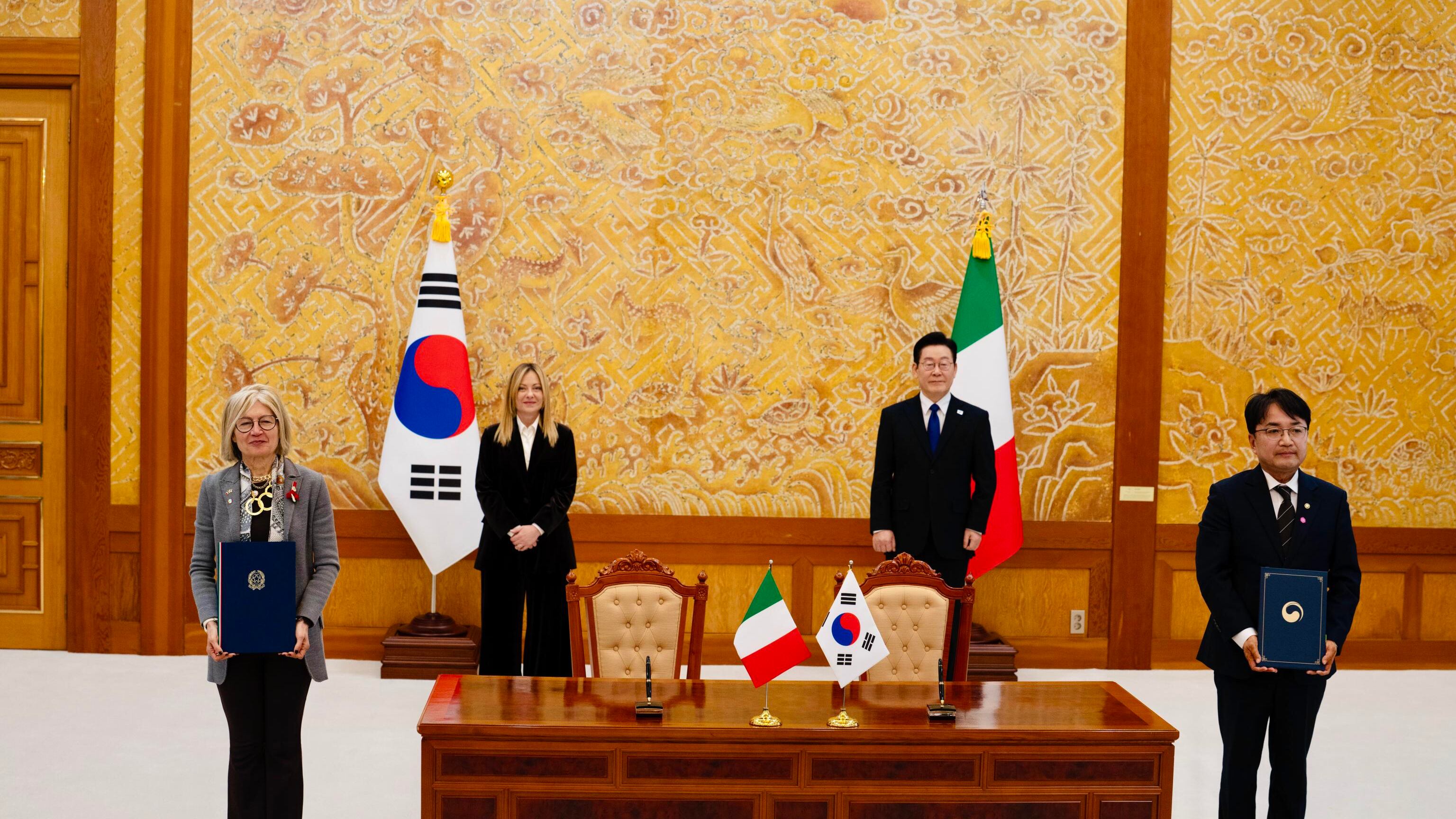 E in Corea del Sud dicono a Meloni che hanno paura di venire a Milano