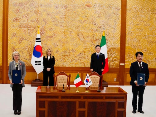 E in Corea del Sud dicono a Meloni che hanno paura di venire a Milano