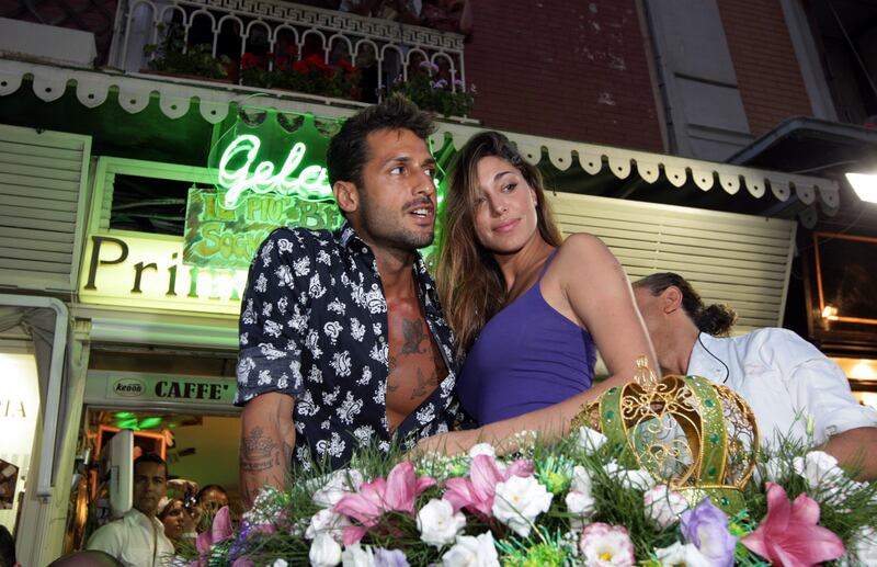 Fabrizio Corona e Belen Rodriguez a Sorrento nel locale del pasticcere dei vip Antonio Cafiero (luglio 2009)
