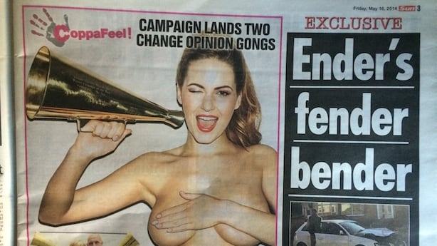 "The Sun", dopo 44 anni manda in pensione le modelle in topless della celebre Pagina 3