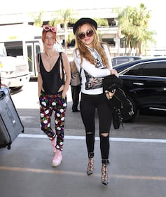 Bella Thorne sexy in aeroporto a Los Angeles 2