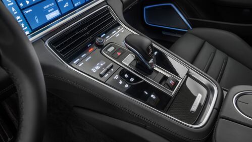 Le immagini della nuova Porsche Panamera 12