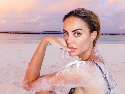 "In vacanza coi soldi degli altri". Elena Morali nel mirino del web