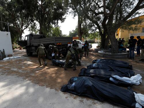 Bambini decapitati e famiglie massacrate: l'orrore delle bestie di Hamas nel kibbutz