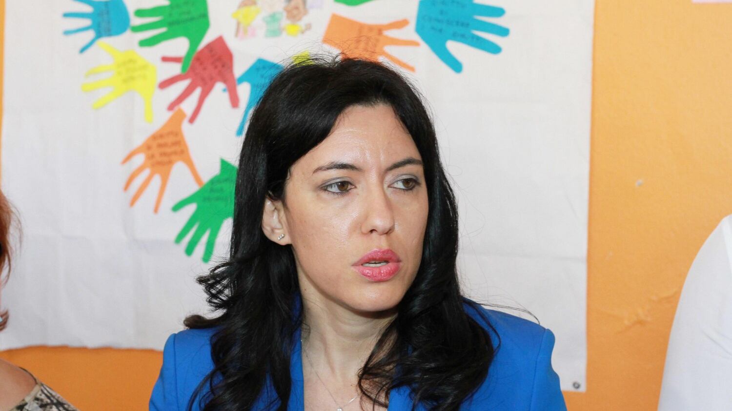 Azzolina in tour nelle scuole tra gaffe e contestazioni