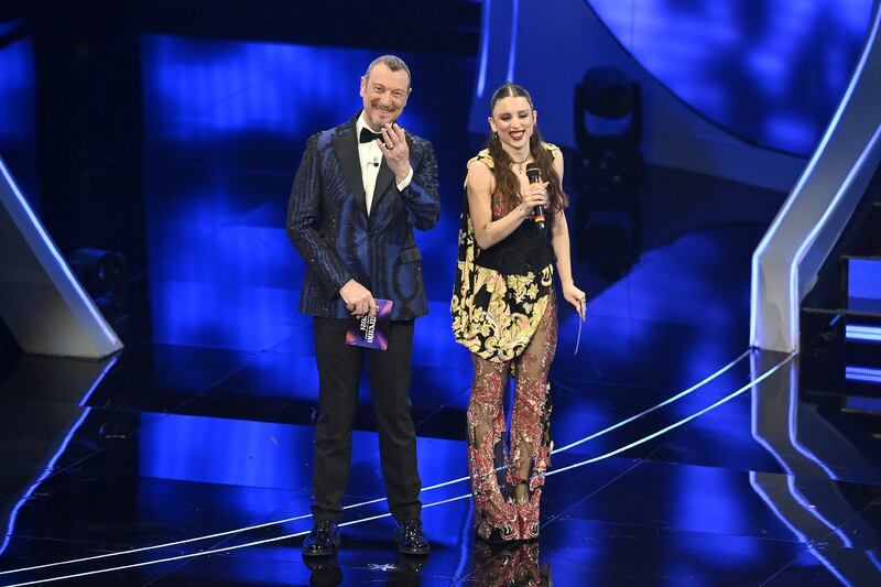 Sanremo 2024: ecco il look della seconda serata del Festival di Angelina Mango 4