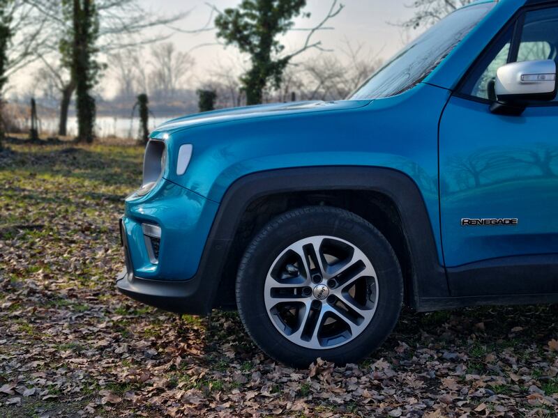 Jeep Renegade e-Hybrid, guarda le foto 4