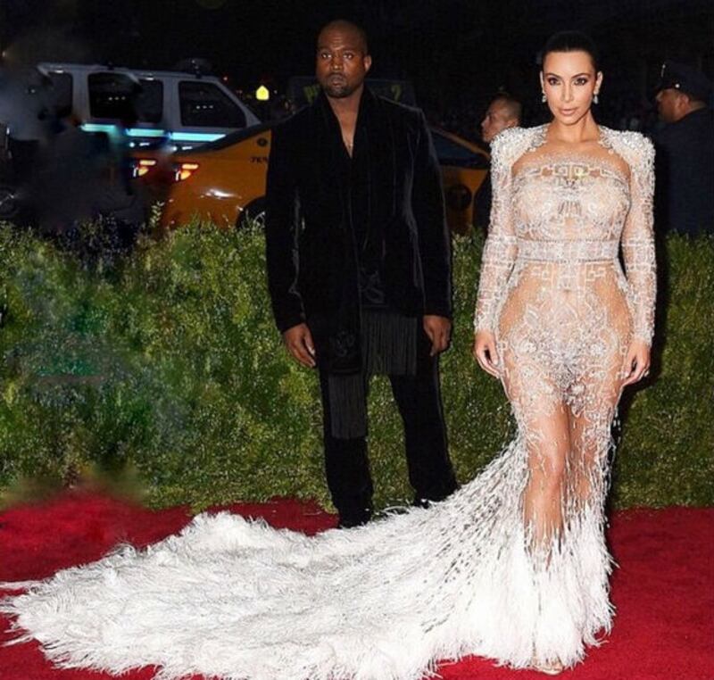 Kim Kardashian e la sorella Khloe litigano per chi è più famosa: "tu hai un complesso d'inferiorità" 15