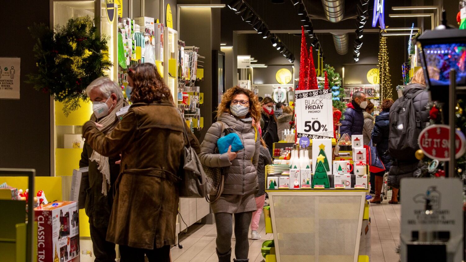La "mania" di Conte per i Dpcm: così stravolge ancora le feste
