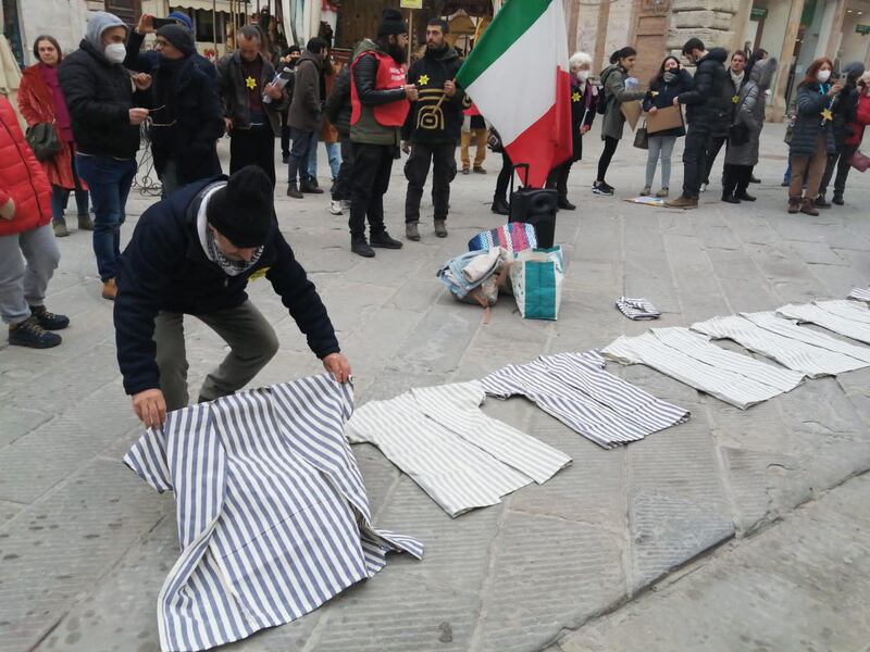 Manifestazioni no vax nel Giorno della memoria 10