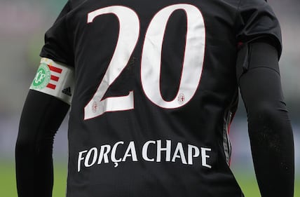 Sulla maglia del Milan il ricorda per le vittime della Chapecoense 13