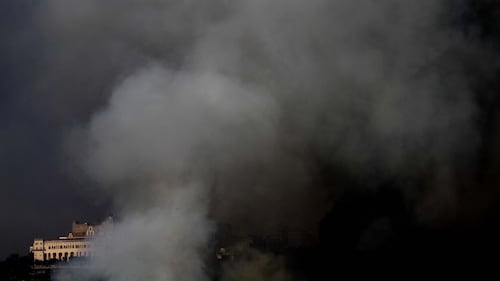 Napoli, incendio nell'ex campo rom di Parco Marinella 2