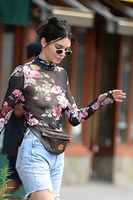 Kim Kardashian e Kendall Jenner, seno in mostra 3