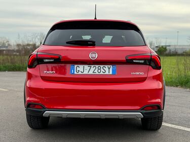 Fiat Tipo Hybrid Cross: guarda la gallery della berlina ibrida italiana 8