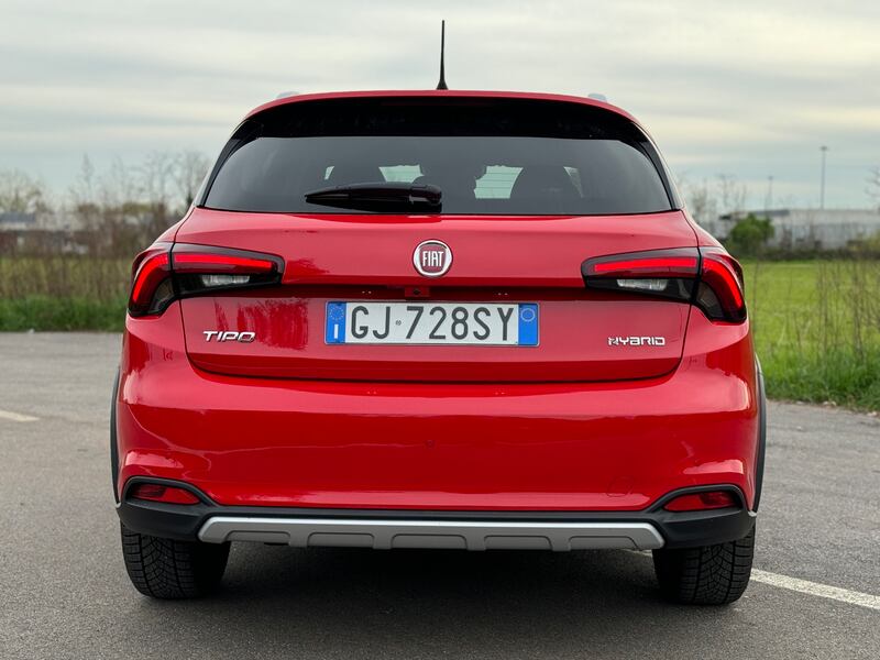 Fiat Tipo Hybrid Cross: guarda la gallery della berlina ibrida italiana 8