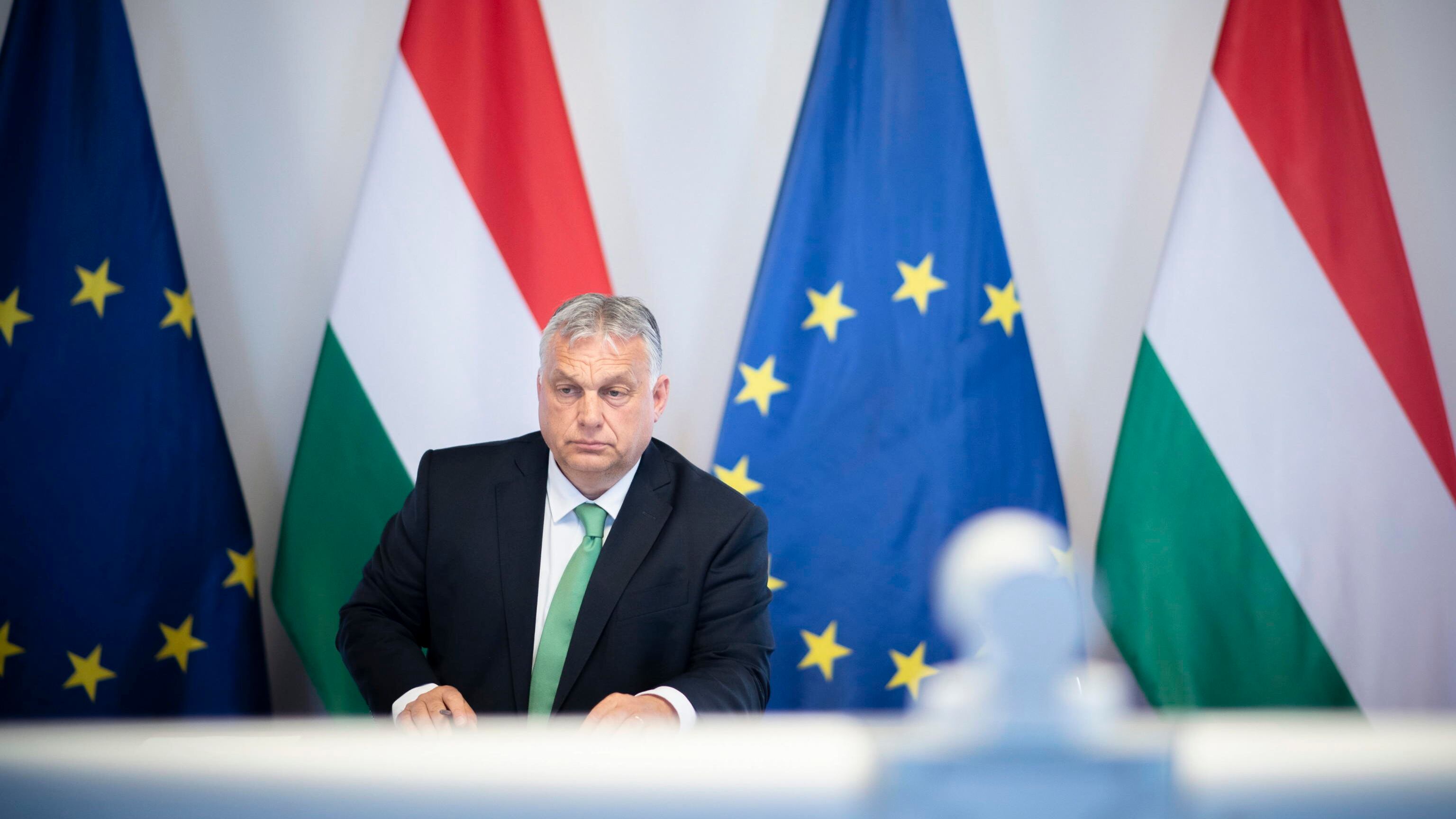 La Ue minaccia di tagliare 7,5 miliardi di fondi a Orbán