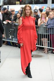 Connie Nielsen, il vento alza la gonna sul red carpet 7