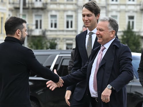 Witkoff e Kushner arrivati in Ucraina: “Sia Mosca che Kiev devono fare compromessi”. Lavrov minaccia l’Europa: “Accuse tedesche su Lipsia sono l’inizio di una vera guerra”