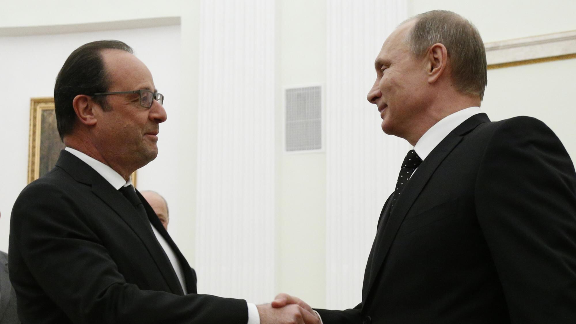 Asse Russia-Francia: "Uniti contro l'Isis". Hollande: "Assad non ha futuro"