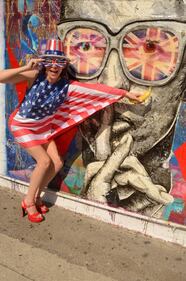 Alicia Arden e la bandiera Usa 11