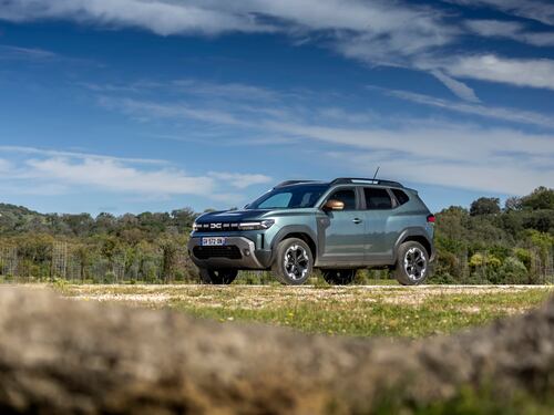 Dacia Duster 2024: guarda la gallery del nuovo SUV, anche ibrido o GPL