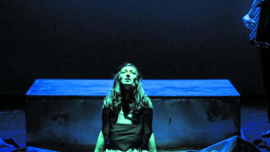 Arianna Scommegna porta in scena il "Magnificat" di Alda Merini