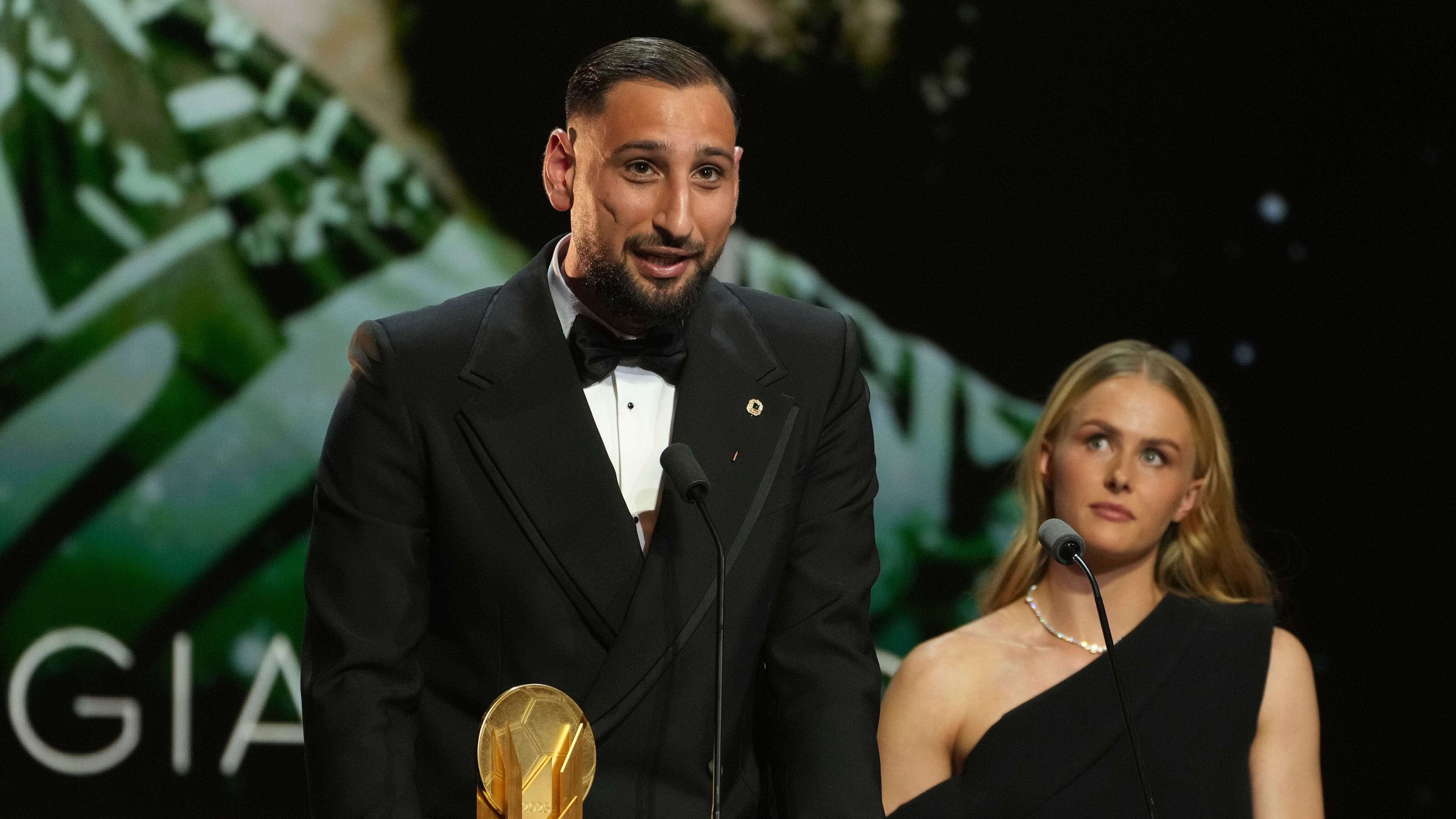 Dembélé re del calcio. E Buffon incorona Super Donnarumma