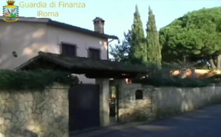 Casamonica, una vita da nababbi tra ferrari e ville con piscina 19