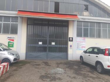Rogo di Calenzano, il fumo e i danni causati dall'onda d'urto a centinaia di metri di distanza 2