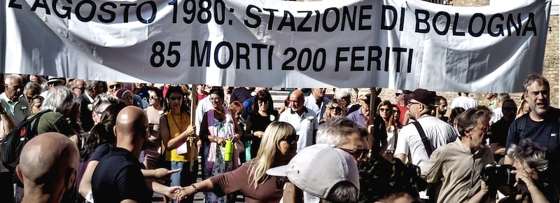 A Bologna si ricordano le vittime della strage del 1980. Mattarella: “Terrorismo neofascista voleva distruggere i valori della democrazia”